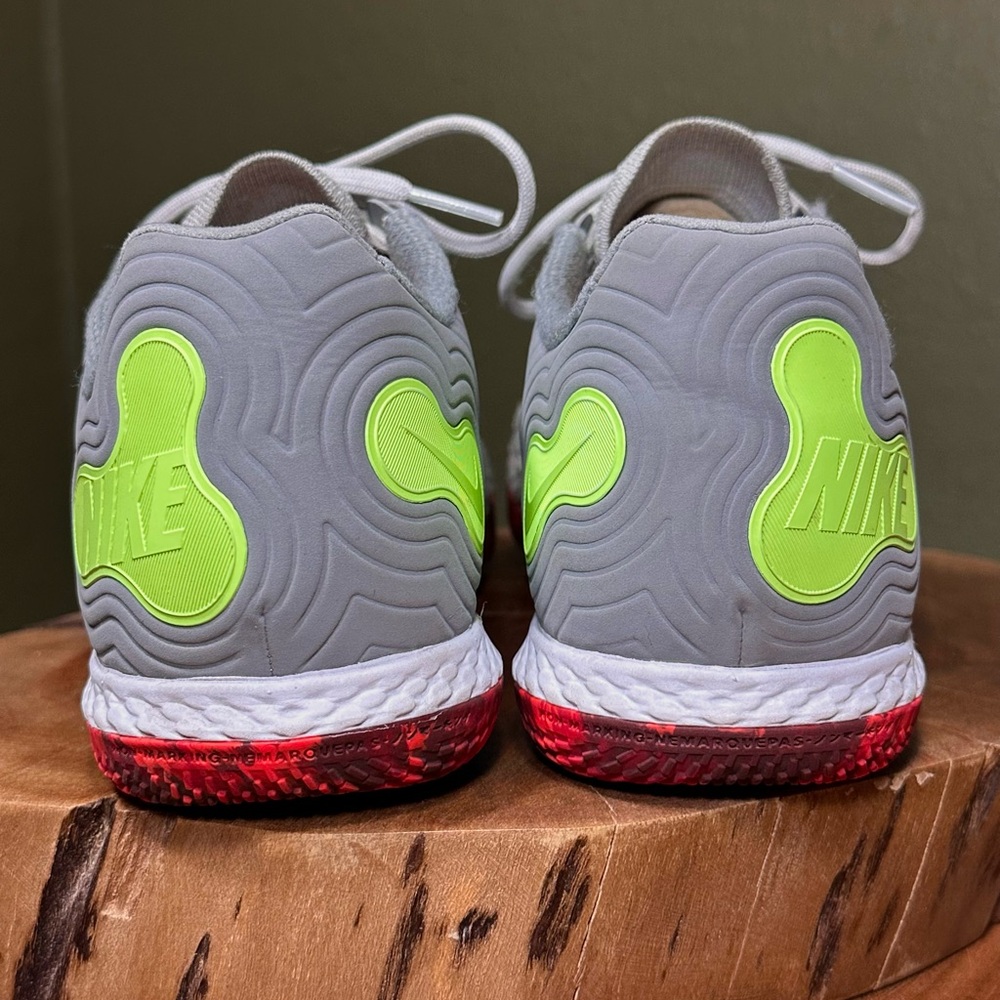 Nike React Gato IC (Unisex) Indoor Soccer Shoes - Picture 4 of 13